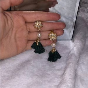 Emerald green tassel earrings with pearls